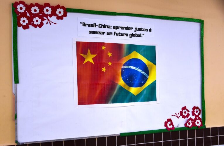 Maricá inclui mandarim em escola pública e tem 80% de aprovação