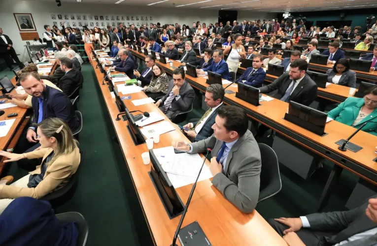 CCJ da Câmara retoma análise do fim da escala 6×1