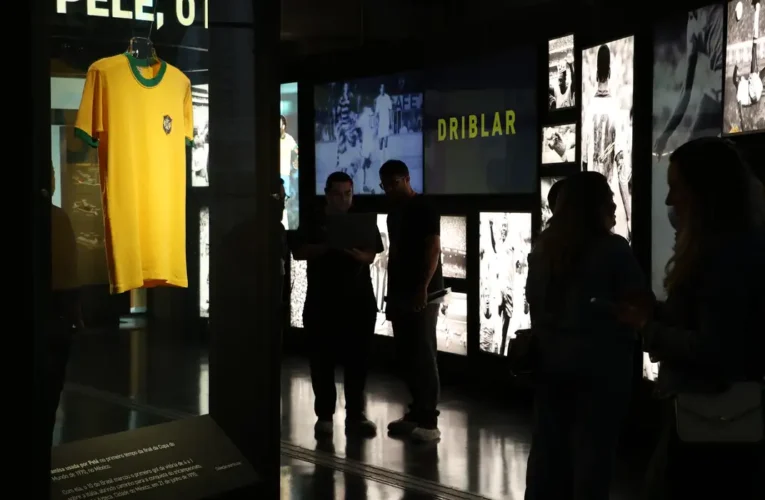 Museu do Futebol abre exposição com camisas históricas da seleção brasileira