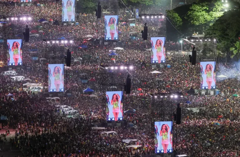 Show de Shakira em Copacabana atrai 2 milhões de pessoas