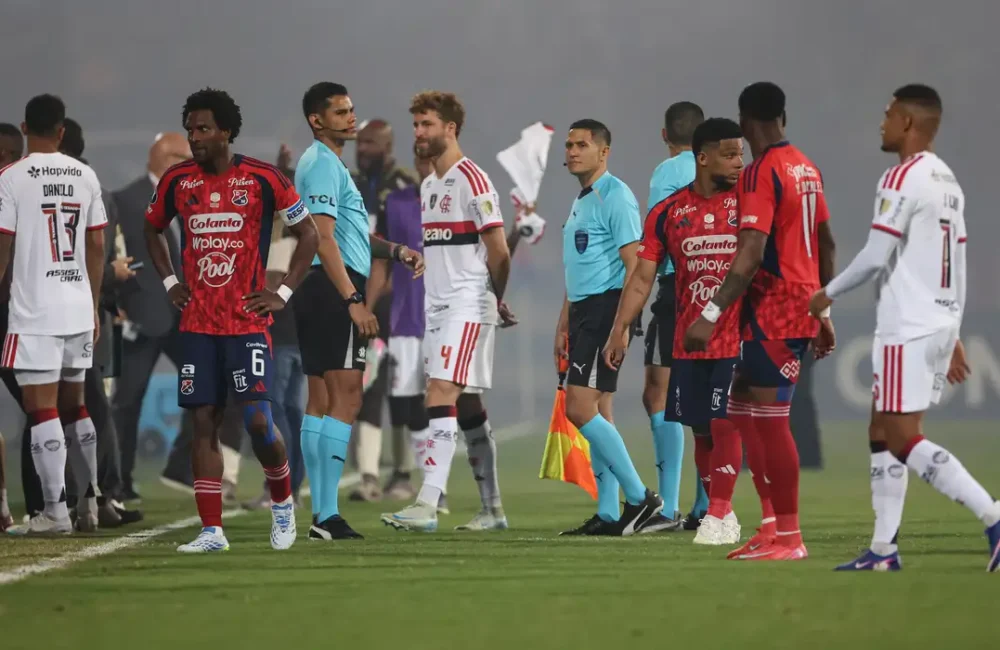 Flamengo, Independiente Medellín, Libertadores, Conmebol, Flamengo x Medellín, Rossi, futebol sul-americano, torcida, cancelamento de jogo