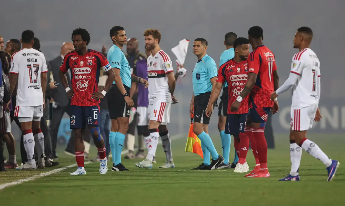 Flamengo, Independiente Medellín, Libertadores, Conmebol, Flamengo x Medellín, Rossi, futebol sul-americano, torcida, cancelamento de jogo