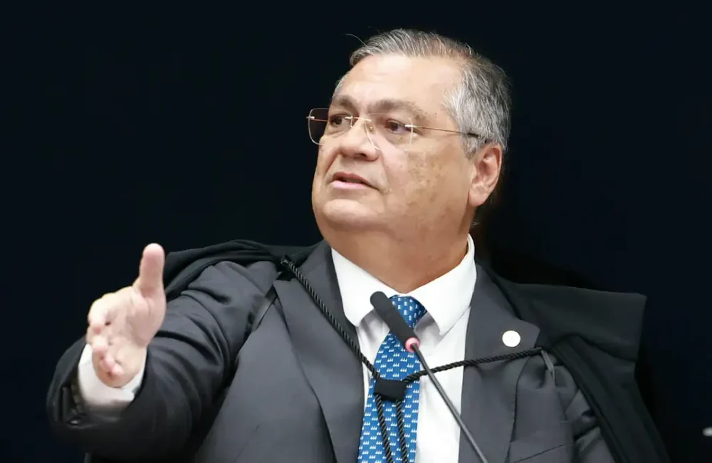 Deolane Bezerra, Flávio Dino, STF, PCC, Operação Vérnix, lavagem de dinheiro, MC Kevin, prisão Deolane