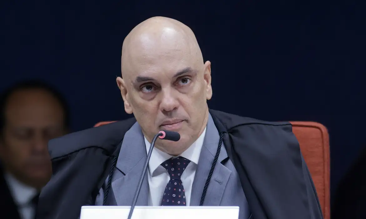 Alexandre de Moraes, STF, Jair Bolsonaro, Flávio Bolsonaro, Eduardo Bolsonaro, PGR, Lindbergh Farias, Donald Trump, política, investigação