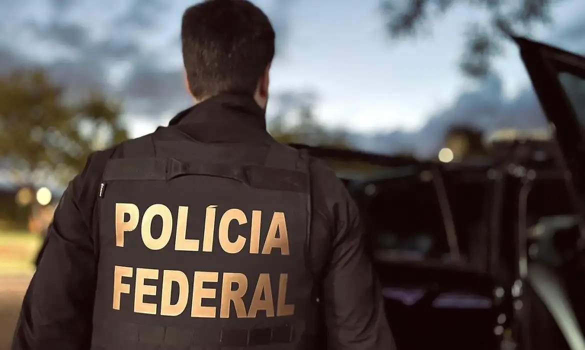 Operação Sem Refino, Polícia Federal, combustíveis, STF, Receita Federal, Interpol, fraudes fiscais, evasão de divisas, Rio de Janeiro, investigação