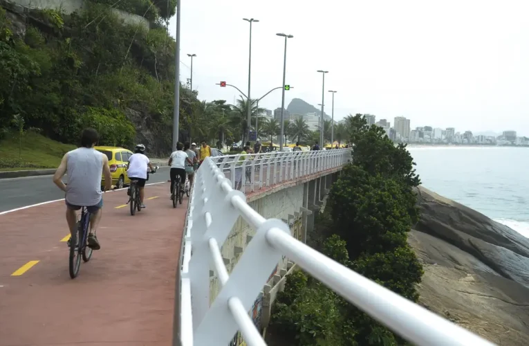Ressaca no Rio de Janeiro: trecho da Ciclovia Tim Maia é fechado