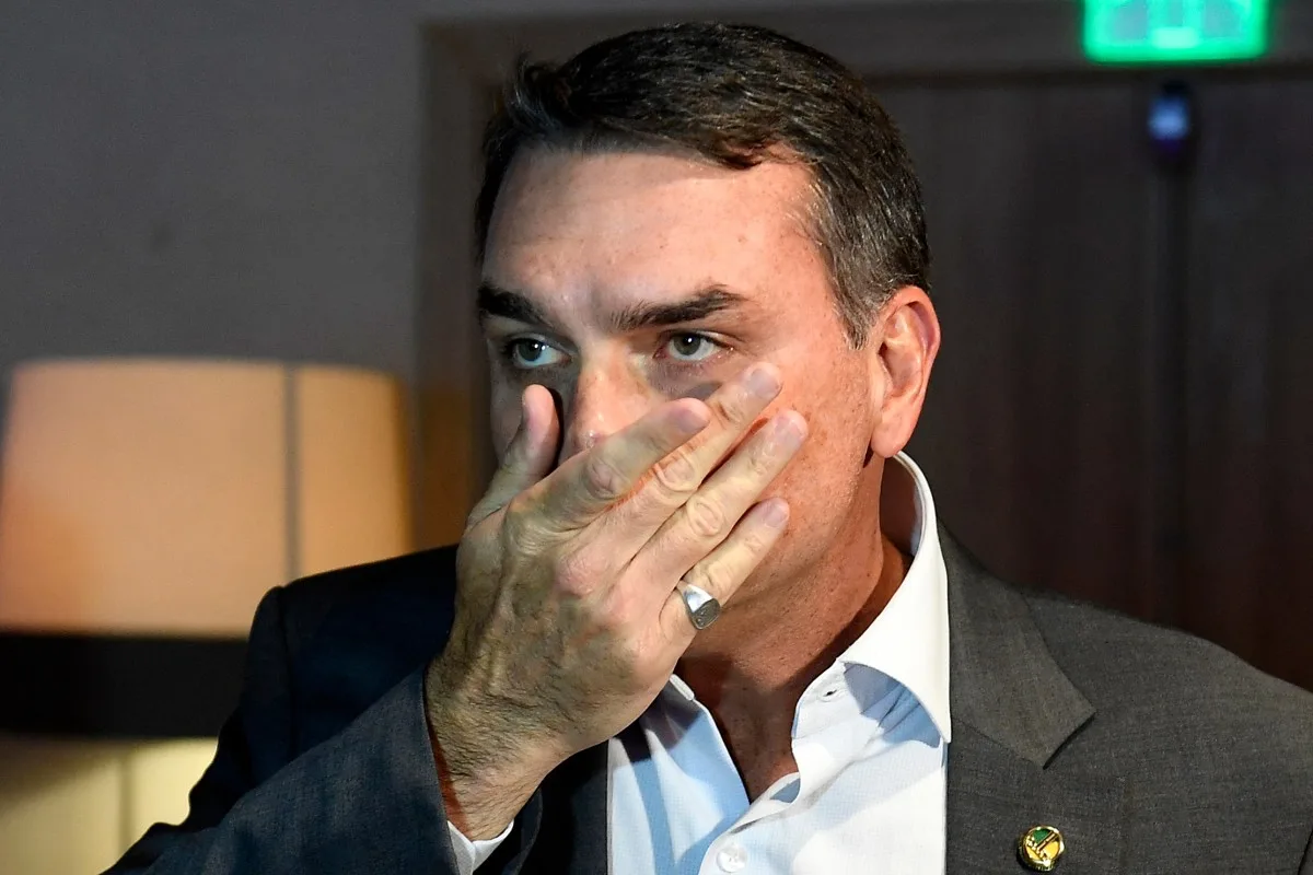Flávio Bolsonaro, Lula, AtlasIntel, Banco Master, Daniel Vorcaro, eleições, pesquisa eleitoral, política brasileira, PL, Presidência da República