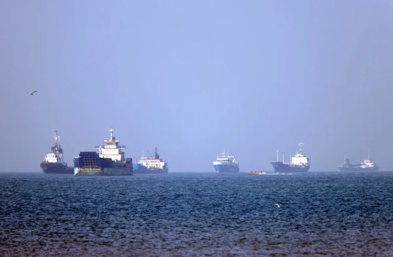 Irã ameaça reagir a navios militares no Estreito de Ormuz