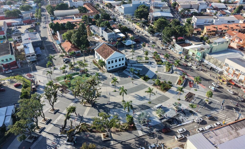 \Esquina do Malandro, Beth Carvalho, Claudinho Guimarães, samba em Maricá, Maricá 212 anos, Cine Henfil, cultura Maricá, roda de samba, Praça Orlando de Barros Pimentel