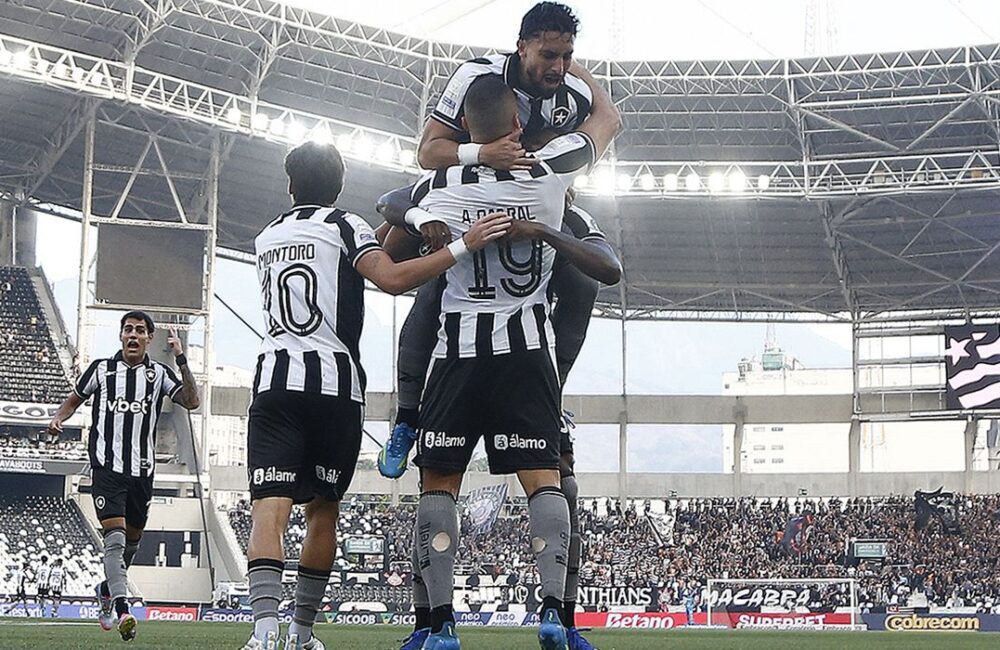 Botafogo, Corinthians, Arthur Cabral, Brasileirão, futebol brasileiro, Nilton Santos, Rodrigo Garro, Yuri Alberto, Bahia, Grêmio