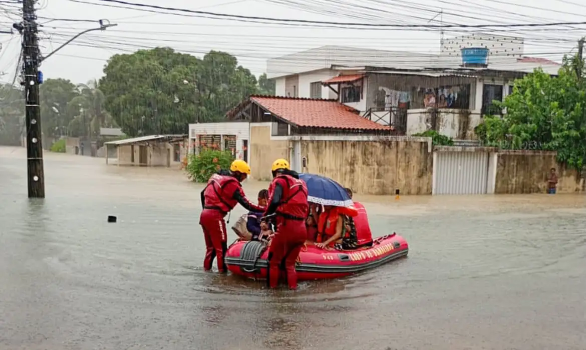 Estado registra deslizamentos, resgates e milhares de afetados após fortes chuvas