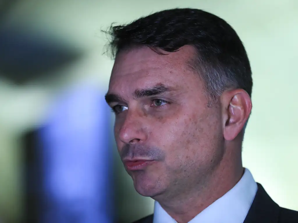 Flávio Bolsonaro, Jair Bolsonaro, Banco Master, Daniel Vorcaro, CLDF, Política, Distrito Federal, Eduardo Bolsonaro, Mário Frias, Intercept Brasil