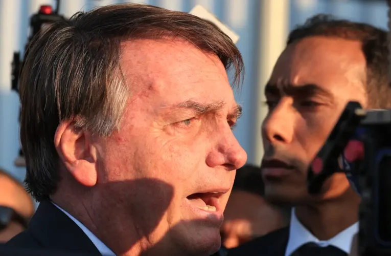 Jair Bolsonaro tem alta hospitalar após cirurgia no ombro