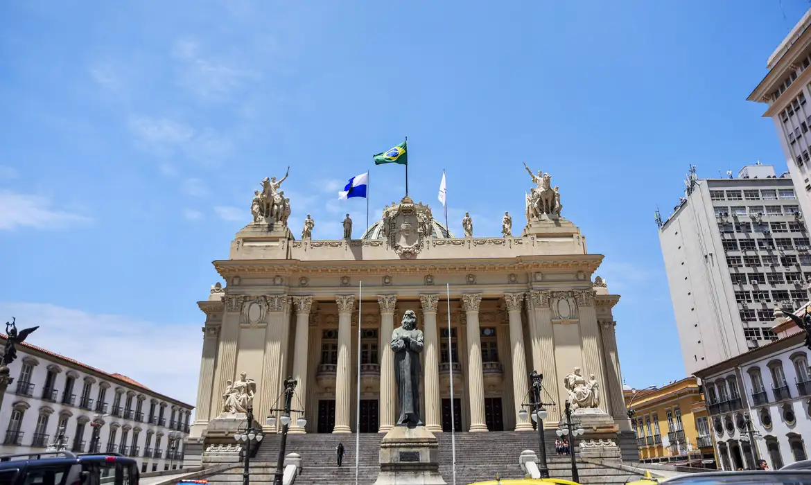Alerj, banheiros neutros, pessoas trans, Dani Balbi, Índia Armelau, Rio de Janeiro, projeto de lei, identidade de gênero, política RJ