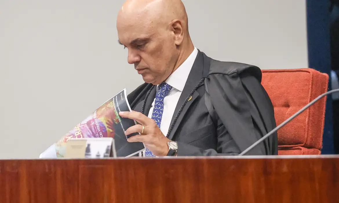 Alexandre de Moraes, Jair Bolsonaro, STF, Polícia Militar do DF, GSI, arma apreendida, prisão domiciliar, Brasília, Papuda, Justiça