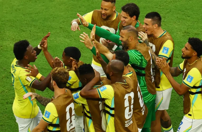 Brasil vence a Escócia e avança às oitavas da Copa