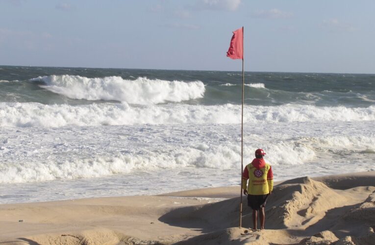 Maricá emite alerta de ressaca com ondas de até 2,5 metros