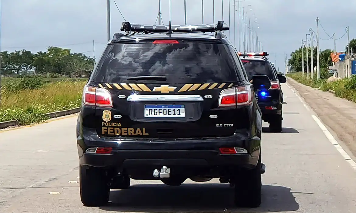 Polícia Federal, apreensão de armas, tráfico internacional de armas, facções criminosas, Rio de Janeiro, São Paulo, Porto Feliz, segurança pública, armas ilegais, operação policial