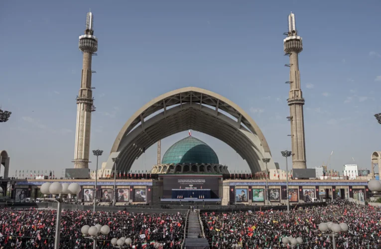 Irã, Ali Khamenei, funeral de Ali Khamenei, Teerã, Oriente Médio, Estados Unidos, Israel, guerra, Masoud Pezeshkian, política internacional