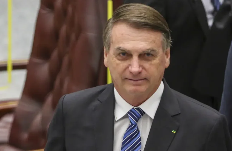 Moraes prorroga prisão domiciliar de Bolsonaro e mantém tornozeleira eletrônica