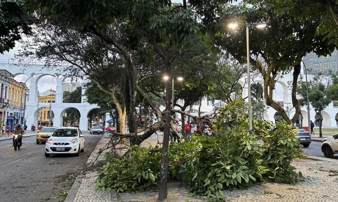Light, falta de energia, Rio de Janeiro, vendaval, temporal, energia elétrica, apagão, Defesa Civil, M1NewsTV, M1NewsMaricáNoticias