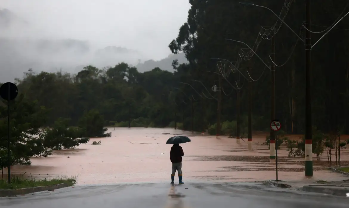 frente fria, previsão do tempo, tempestades, chuva, ciclone extratropical, Inmet, clima, Rio Grande do Sul, Santa Catarina, Paraná, M1newsTV, M1NewsMaricáNoticias