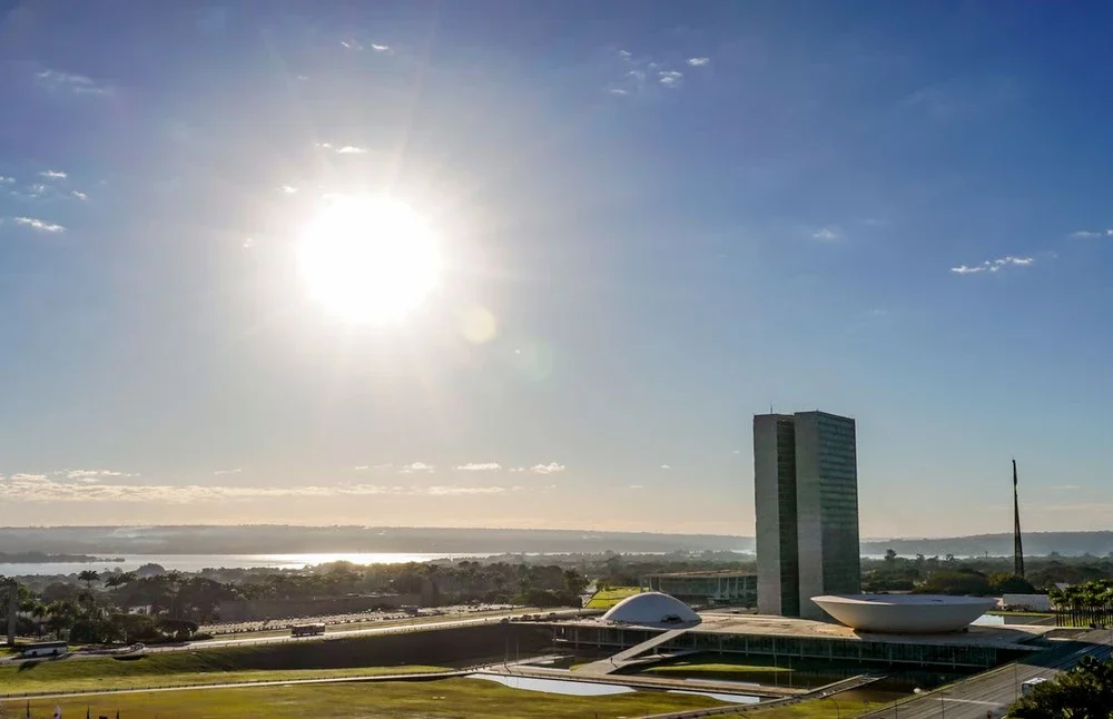 Plenário do Congresso Nacional durante sessão de deliberação sobre matérias e propostas legislativas