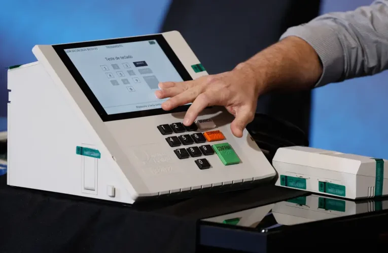 TSE reforça segurança das urnas para eleições de 2026