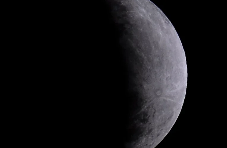 Eclipse parcial da Lua poderá ser observado de todo o país nesta quinta-feira