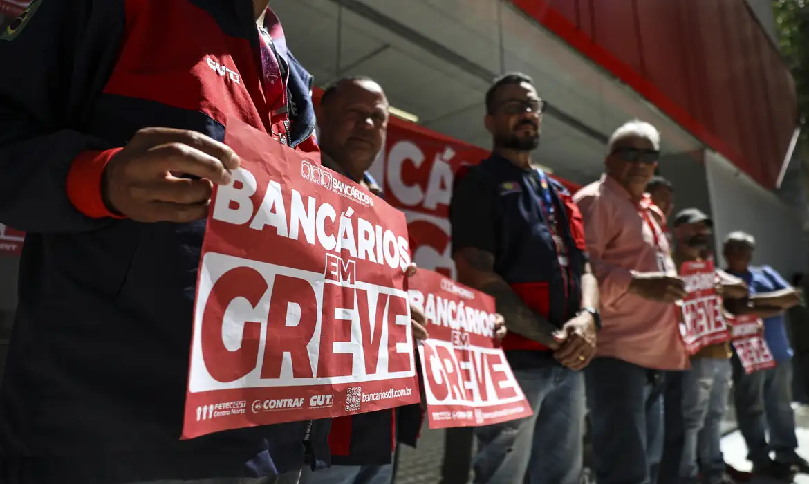 paralisação dos bancários, bancários, greve dos bancários, bancos, bancos públicos, bancos privados, Contraf, Fenaban, reajuste salarial, PLR, campanha salarial, trabalhadores de TI, economia, Agência Brasil, M1newsTV, M1NewsMaricáNoticias