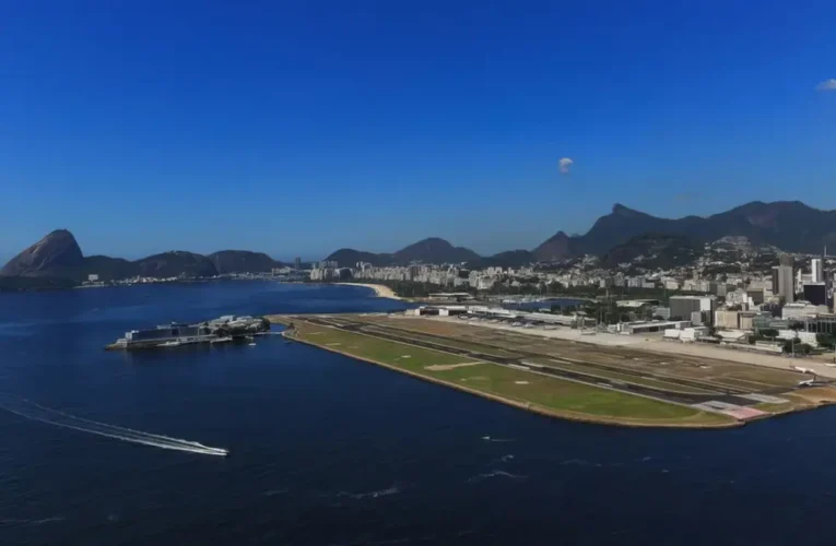 Jatinho sai da pista no Aeroporto Santos Dumont e provoca cancelamento de voos