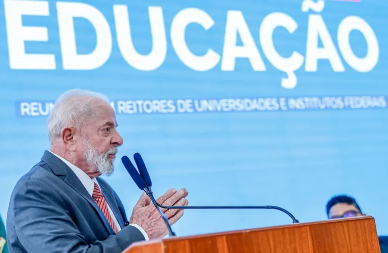Professores federais declaram apoio à pré-candidatura de Lula