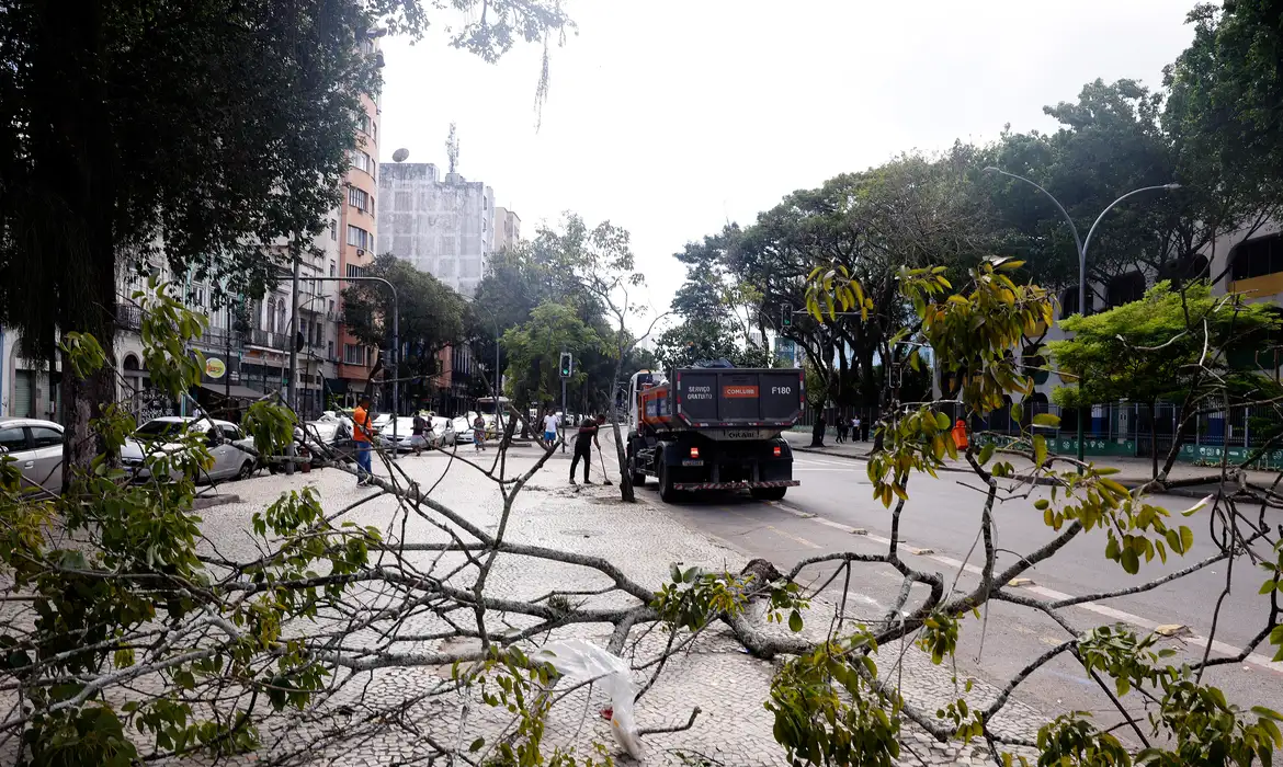 ventos fortes, Rio de Janeiro, Estágio 2, Alerta Rio, Inmet, alerta laranja, vendaval, frente fria, previsão do tempo, clima, rajadas de vento, Defesa Civil, COR-Rio, chuva, M1newsTV, M1NewsMaricáNoticias