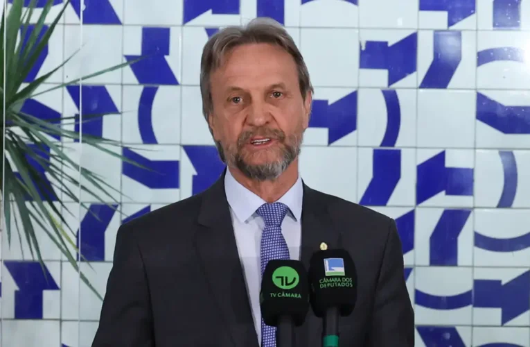 Pedro Uczai passa mal e Câmara adia votação nesta terça-feira