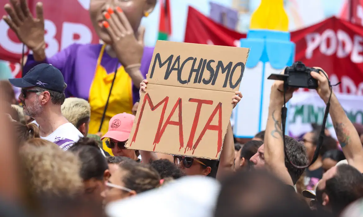 Lei Maria da Penha, violência contra a mulher, violência doméstica, feminicídio, violência de gênero, mulheres, trabalho de cuidado, dependência financeira, políticas de cuidado, Ligue 180, denúncia, M1newsTV, M1NewsMaricáNoticias