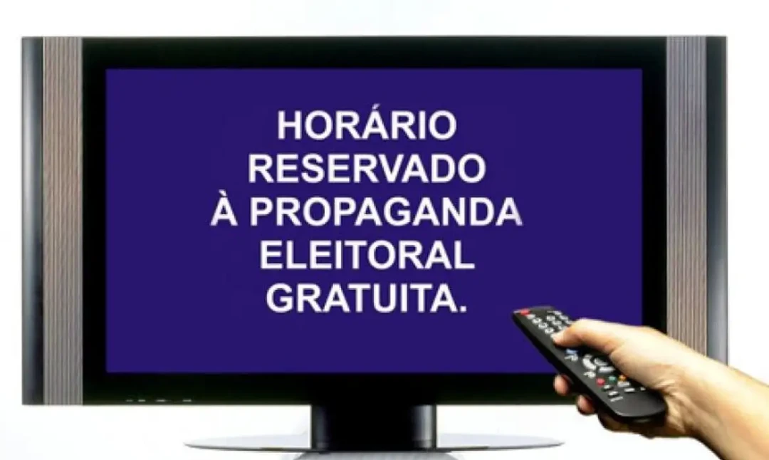 Equipamentos de rádio e televisão organizados para transmissão de programas e inserções políticas.