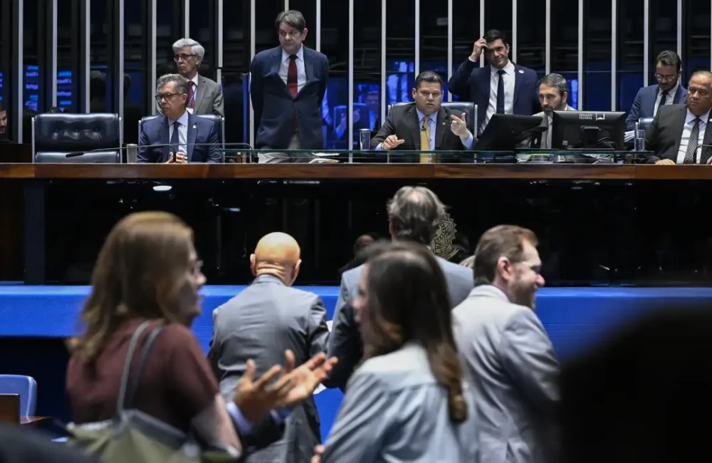 escala 6x1, fim da escala 6x1, Davi Alcolumbre, Paulo Paim, Senado Federal, jornada de trabalho, 40 horas semanais, PEC, eleições 2026, Congresso Nacional, M1newsTV, M1NewsMaricáNoticias