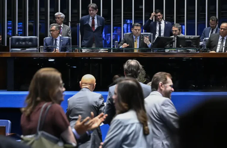 Alcolumbre diz que fim da escala 6×1 será votado após eleições