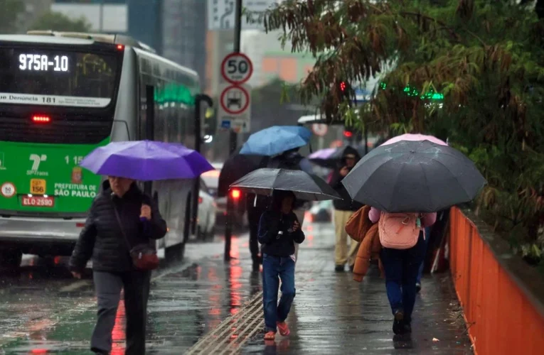 Alerta laranja indica risco de até 100mm de chuva no Sudeste