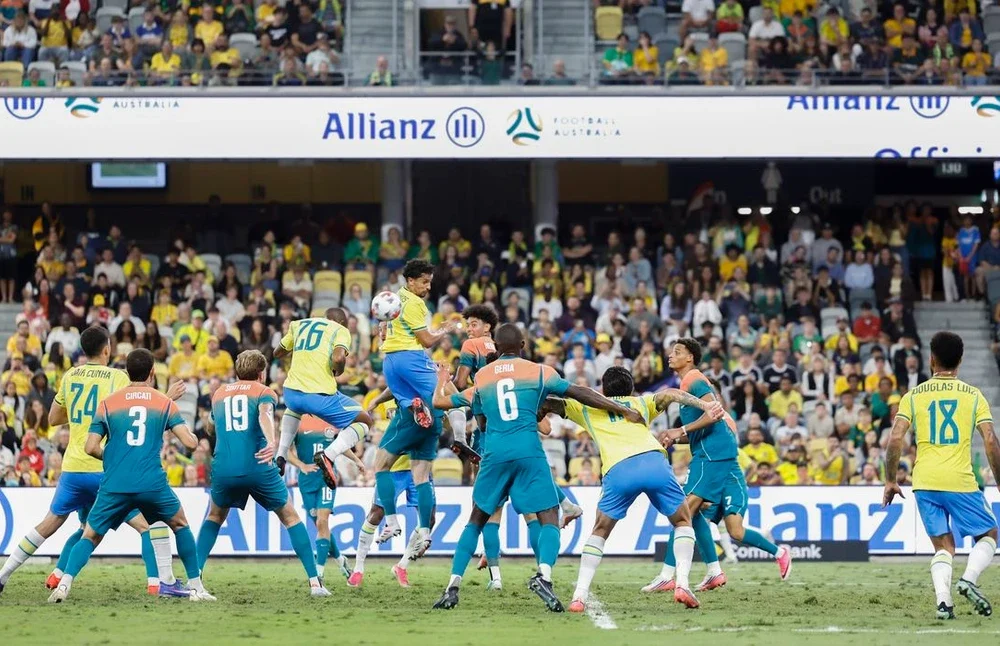 Jogadores da seleção brasileira no Suncorp Stadium, em Brisbane, antes do amistoso contra a Austrália