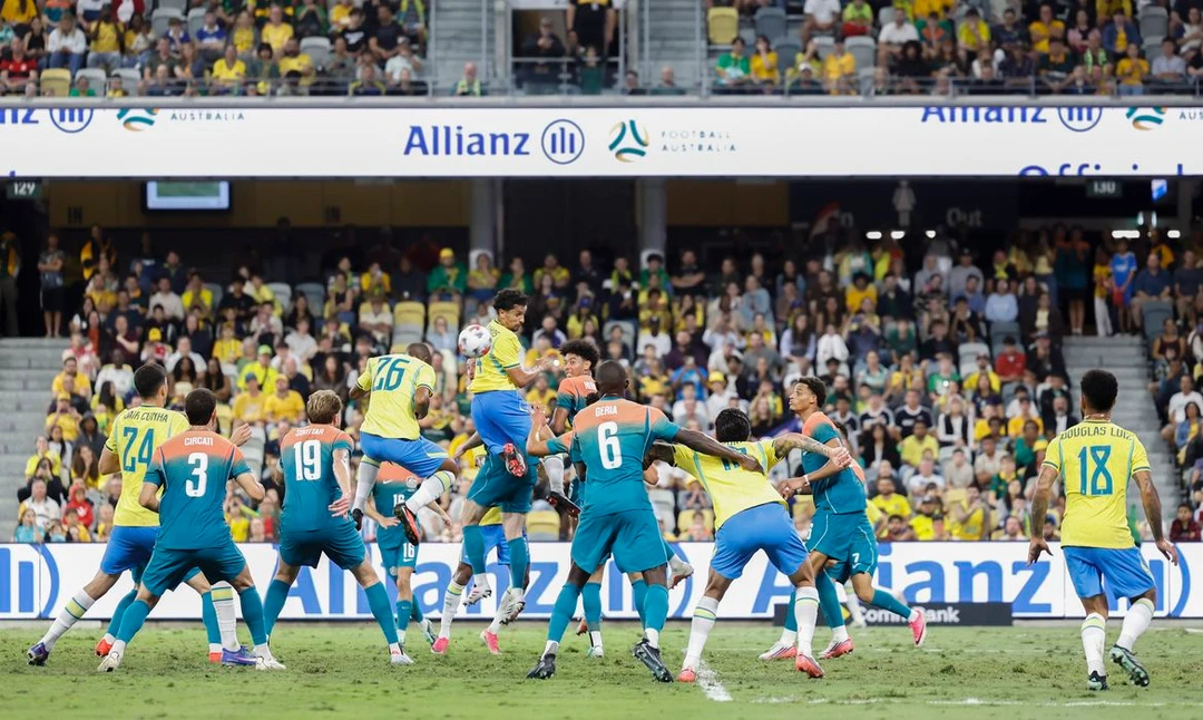 Jogadores da seleção brasileira no Suncorp Stadium, em Brisbane, antes do amistoso contra a Austrália