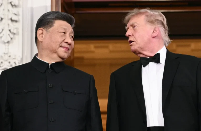 China e Estados Unidos assinam acordo para reduzir US$ 30 bilhões em tarifas e criar diálogo sobre IA