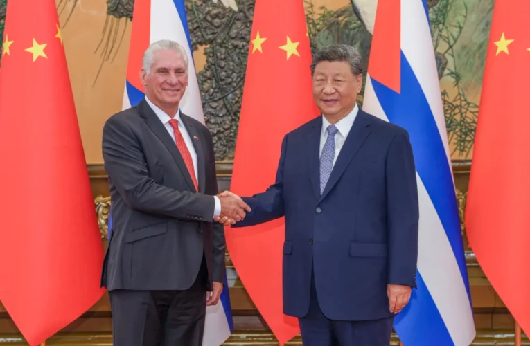 China reafirma apoio firme ao socialismo cubano em 66º aniversário das relações diplomáticas