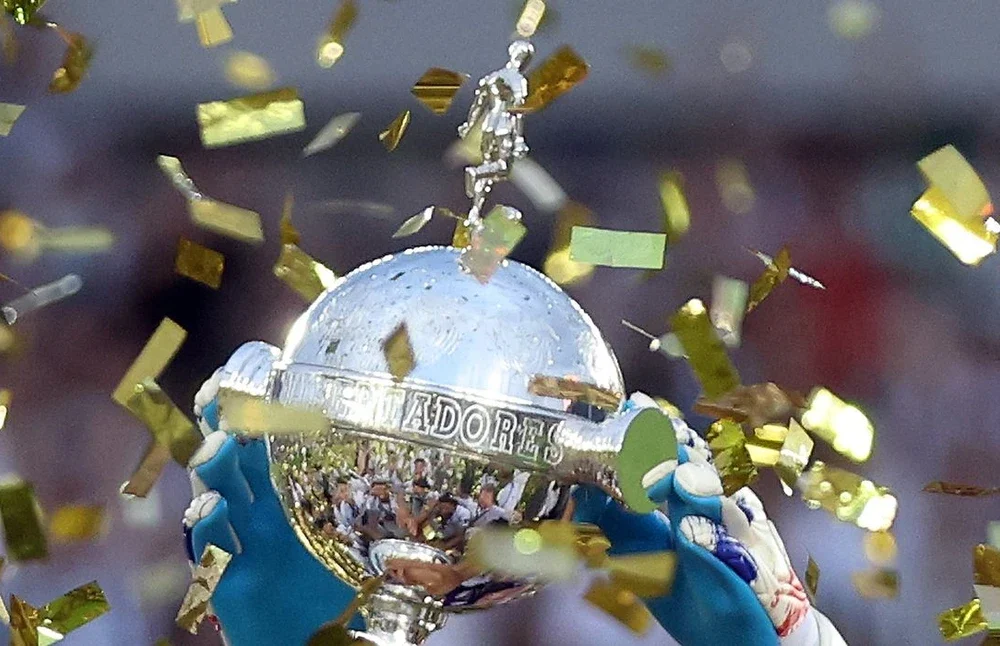 Tabela das semifinais da Copa Libertadores 2026 com datas e horários dos confrontos entre Fluminense, Palmeiras, Estudiantes e Flamengo