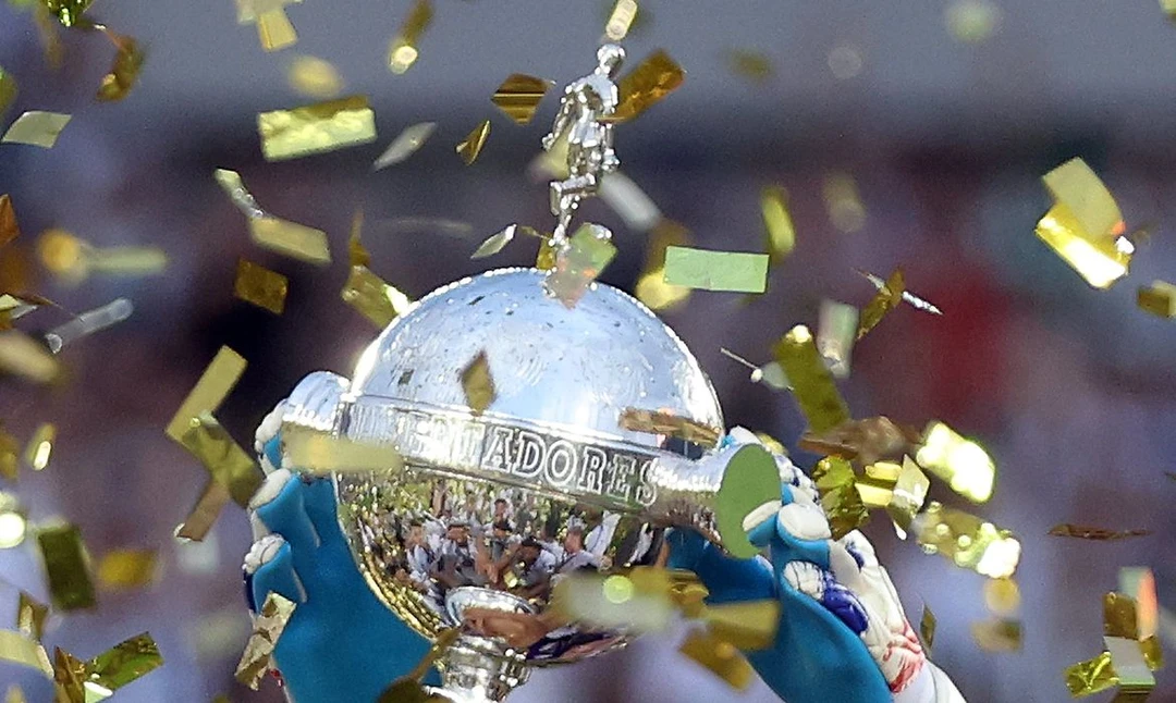 Tabela das semifinais da Copa Libertadores 2026 com datas e horários dos confrontos entre Fluminense, Palmeiras, Estudiantes e Flamengo