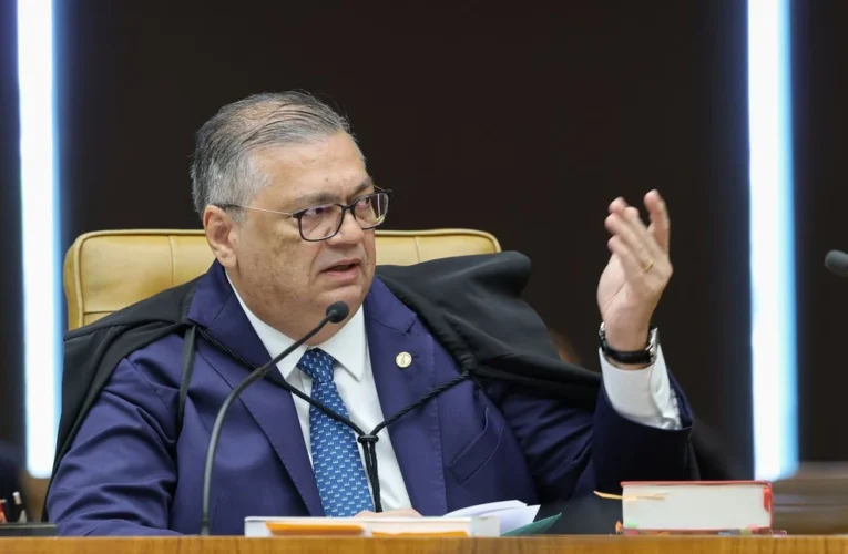 Dino determina investigação da PF sobre vínculo de Vorcaro com cemitérios em São Paulo