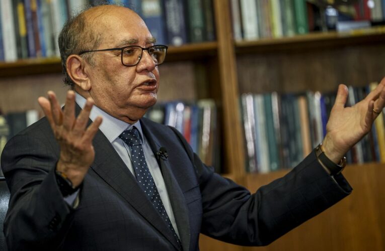 Gilmar Mendes pede vista e vê risco de desequilíbrio eleitoral em afastamento na PF