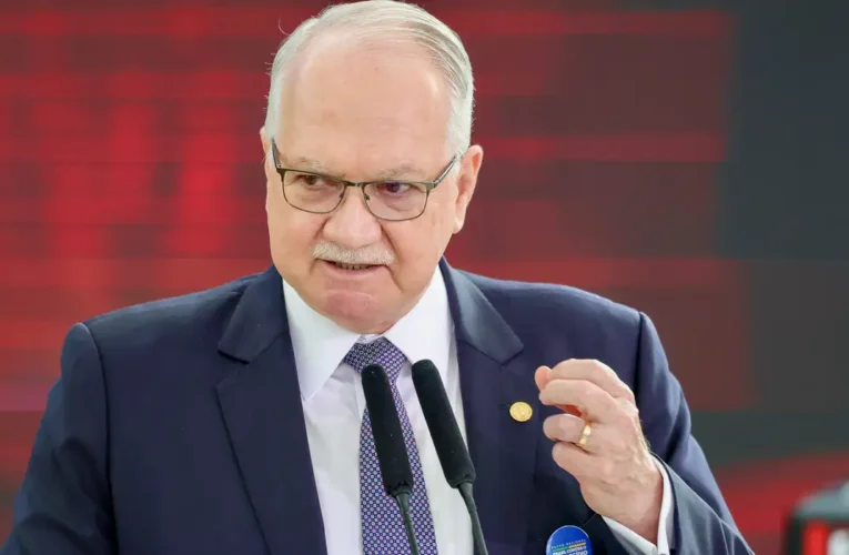 Fachin dá prazo a Mendonça e Gonet sobre caso Master