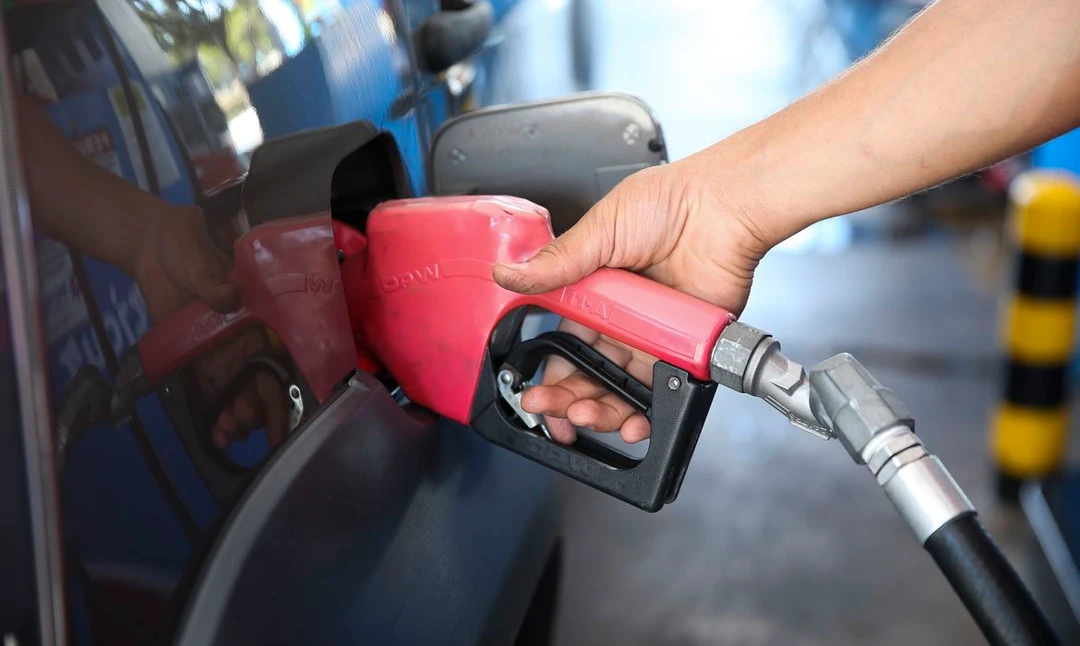 Bomba de diesel com destaque para o preço subsidiado de R$ 2,12 por litro