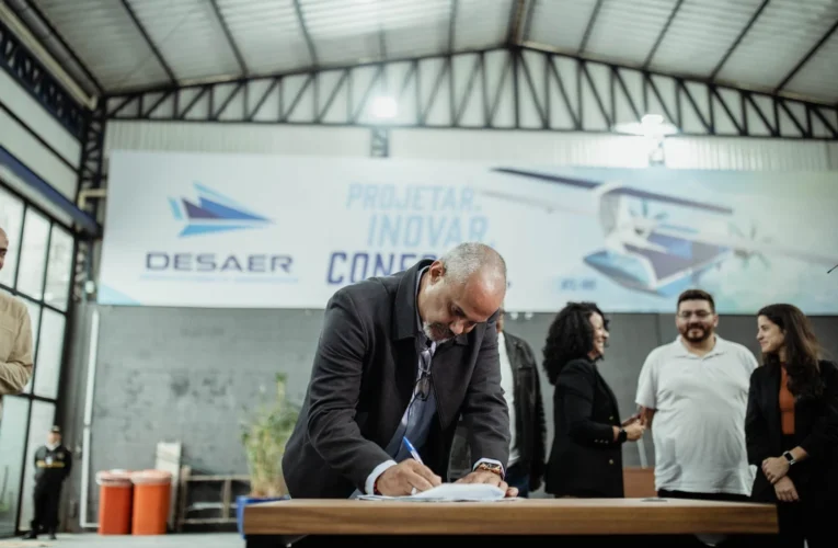 Prefeitura de Maricá firma parceria com a Desaer para criar 40 vagas na indústria aeronáutica